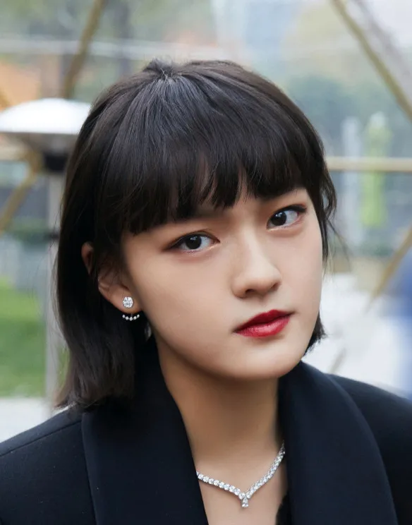 文淇|被喷“最丑00花”？鞋拔子脸的她，是怎么把95花顶流们按在地上摩擦的？