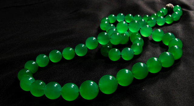 翡翠|翡翠的价越来越高了