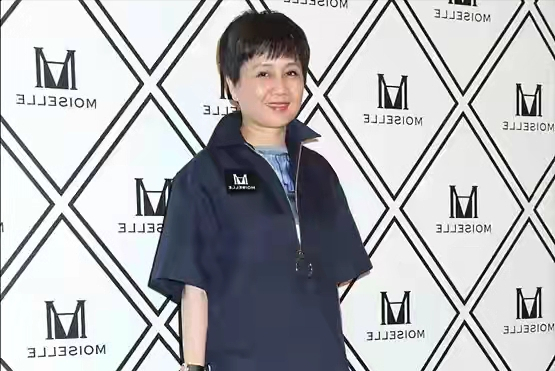美甲 赌王四姨太梁安琪的发型告诉我们，圆脸适合短发，减龄又显脸小