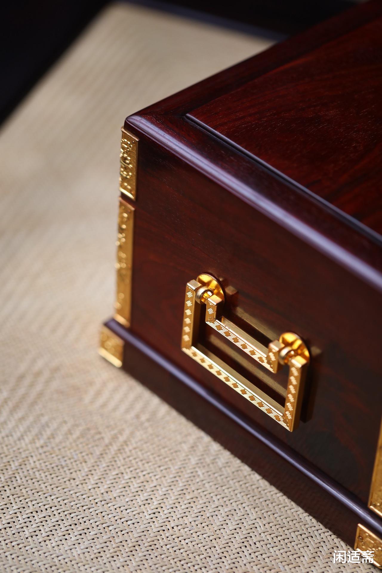 文房|古雅隽永，小叶紫檀全独板满金星，文房箱