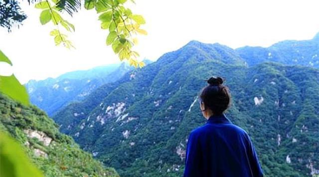 DEEP深度世界|道士与女弟子隐居高山8年,不顾反对坚持生娃,如今靠制琴为生