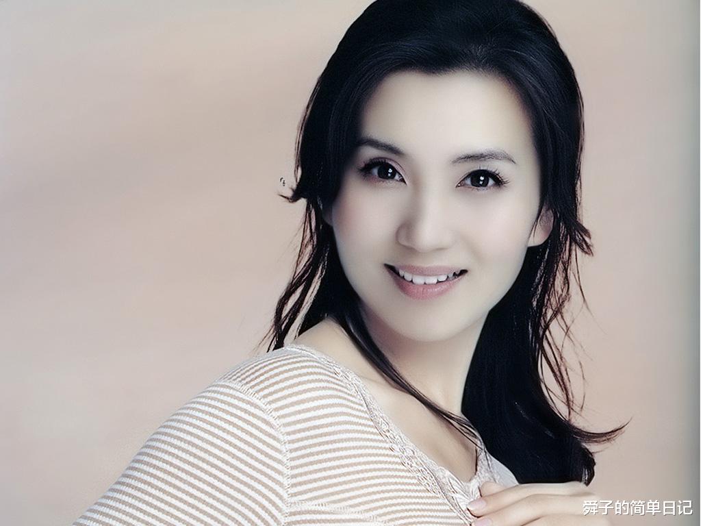 舜子的简单日记|说起地球球花，这位国产明星可以和莫妮卡·贝鲁奇媲美，宅男必备