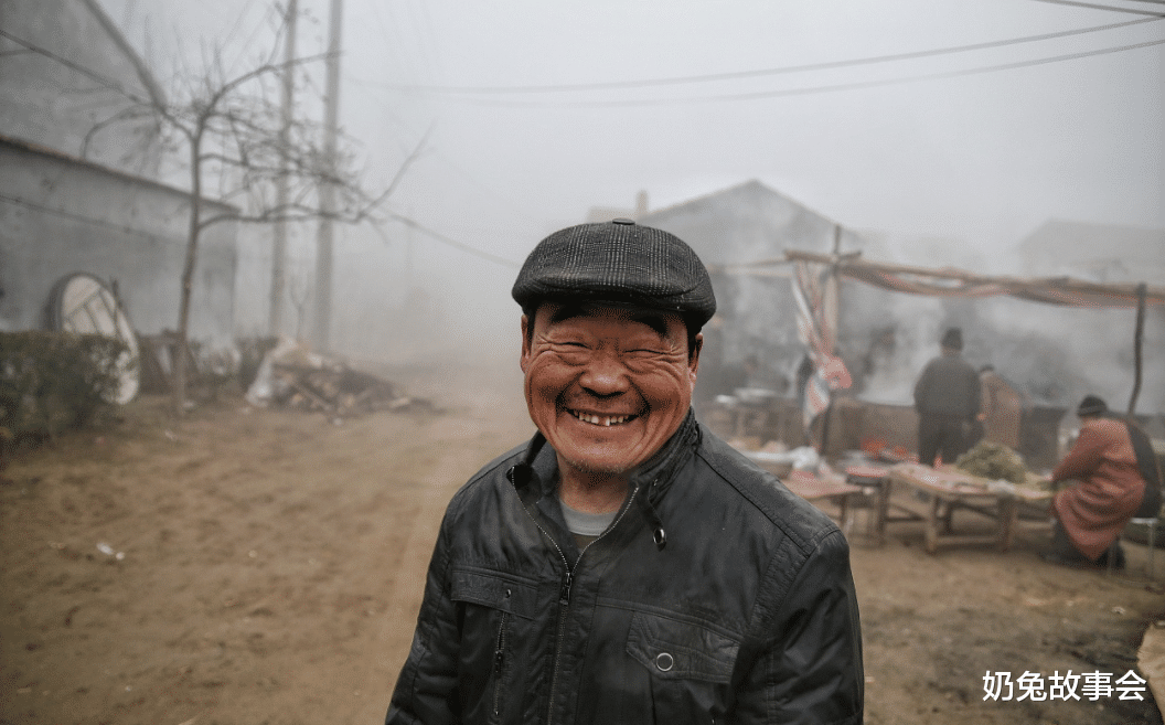 奶兔故事会|78岁大爷:不依靠子女不去养老院,雇佣保姆给我养老,很幸福