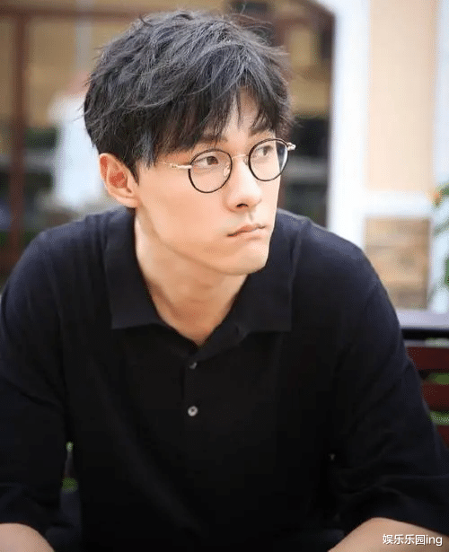 官宣|事业上升期就官宣恋情的两位顶流，打了多少“塌房”艺人的脸？