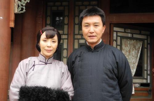 吴刚|吴刚和妻子:从校服到婚纱,一件23块钱衣服,包裹捂热的往后余生