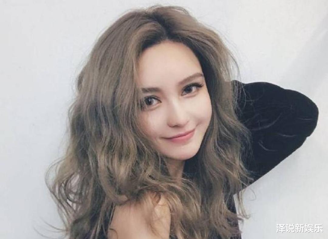 毛晓彤|毛晓彤成名前与如今判若两人，进化史堪比周扬青，网友: 不敢相信