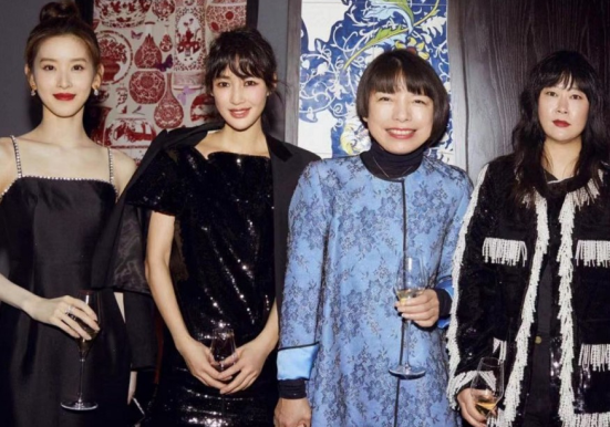 章泽天|被网友嘲讽、被贵妇圈排挤，章泽天时隔6年的“清醒”，为时不晚