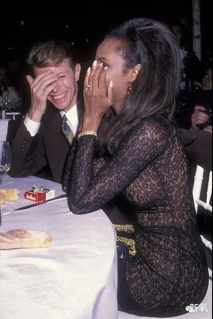 大卫·鲍威|摇滚巨星大卫·鲍伊和绝世名模伊曼的神仙爱情