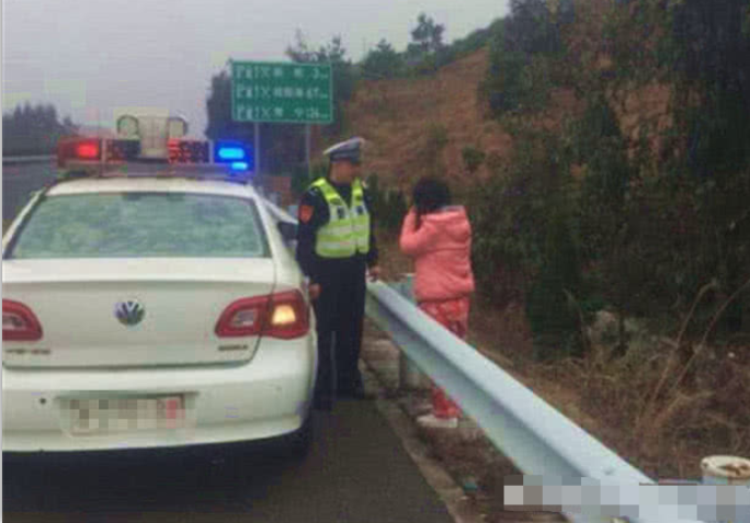 女子高速上被老公赶下车,说出原因后,网友坦言这女人活该