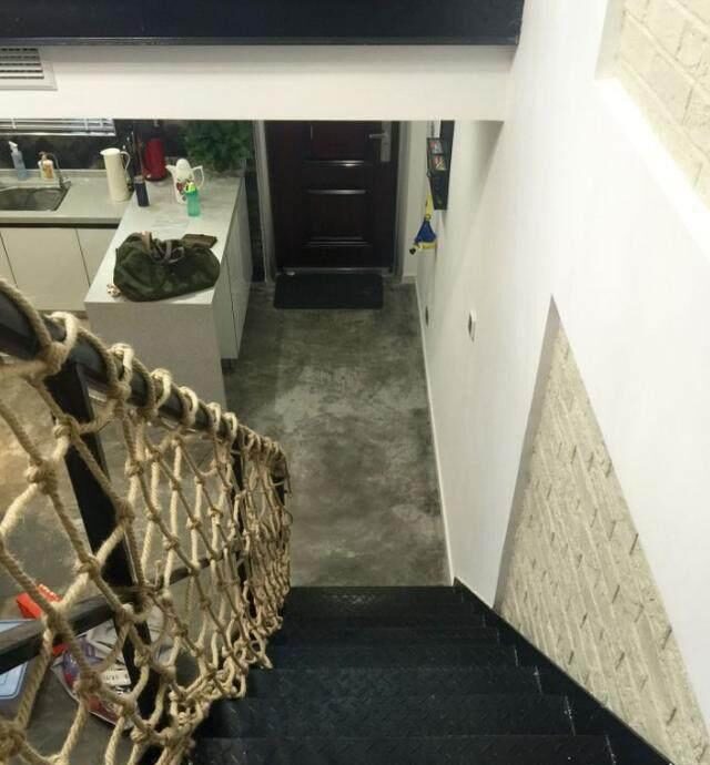 老公硬要用“麻绳”做扶手，主卫全透明，地板铺水泥！谁见过？