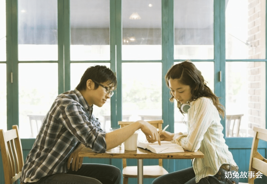 奶兔故事会 32岁凤凰男哭诉：把农村父母接到家里，老婆就说要离婚，真娇气