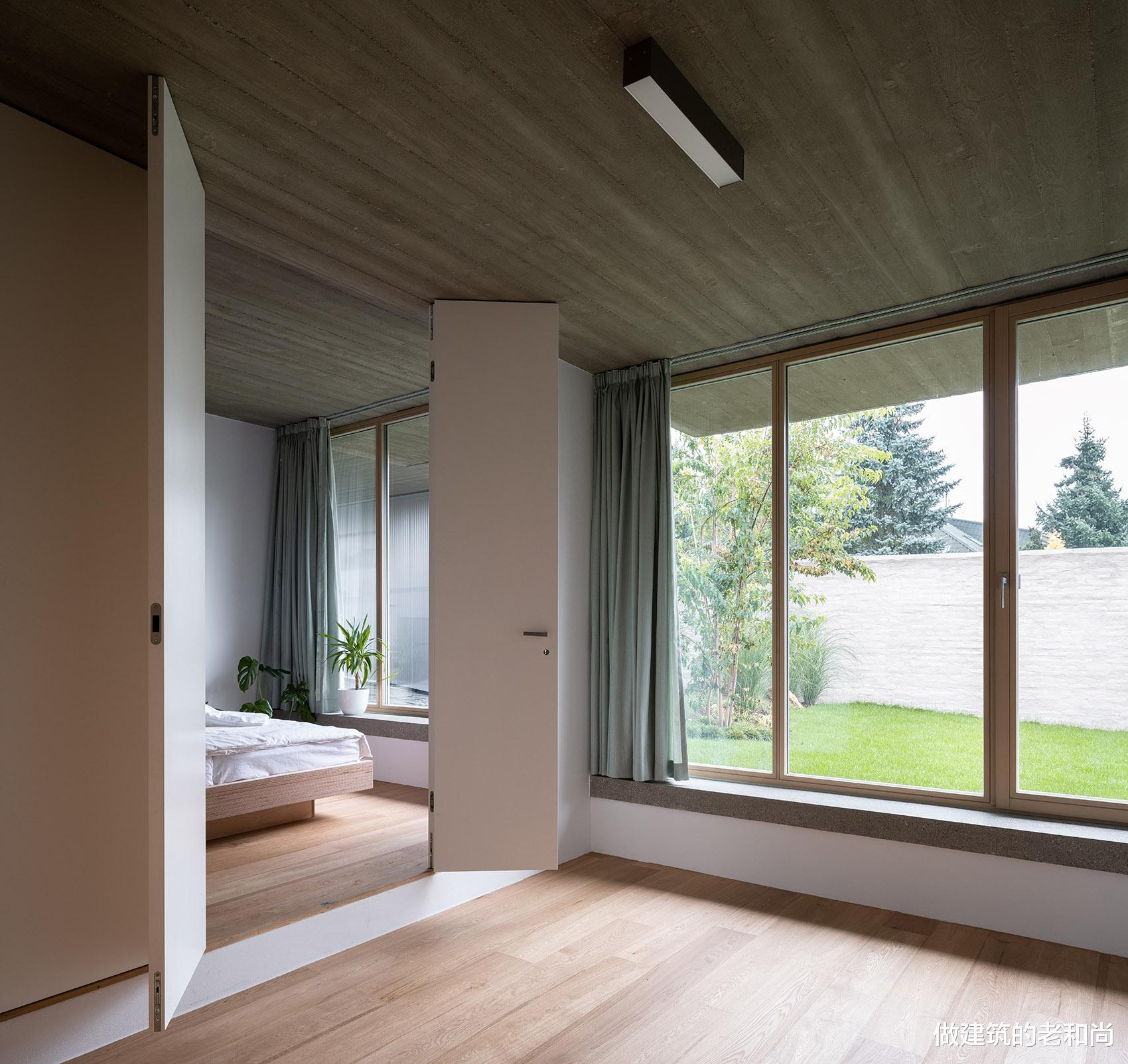 做建筑的老和尚 拆除两层联排住宅后，新建单层花园式住宅，生活空间生机勃勃