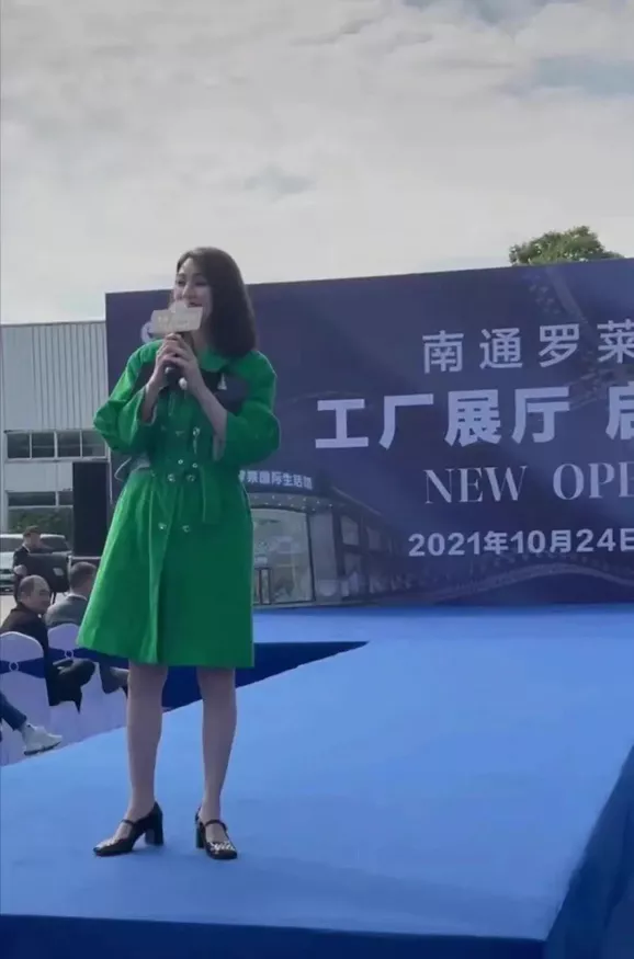 洪欣|艾小羊：原谅出轨老公两年后，她混这么惨了