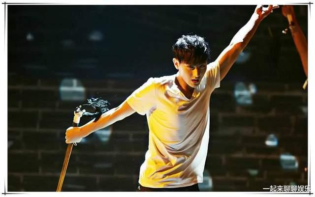 杨幂|善良的黄子韬：走红后不忘跟发小的承诺，让他不再被人歧视