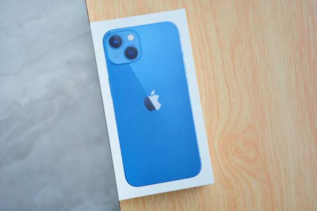 iphone13|为什么iPhone13一直强调不要“裸机使用”，看摔碎的外壳就知道了