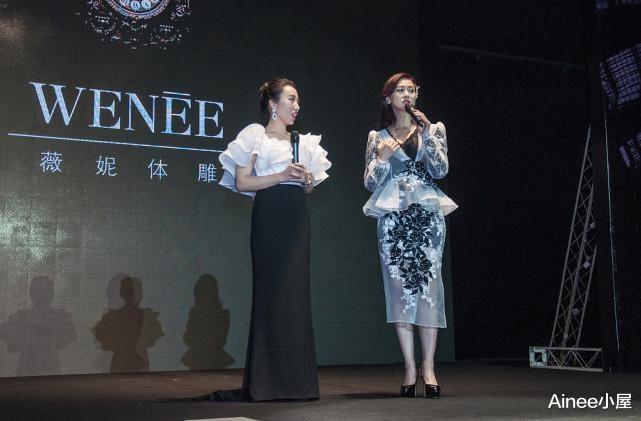 Ainee小屋|翁虹T台上胆子真大，黑内搭配“散热”薄纱，好身材隐约看得见