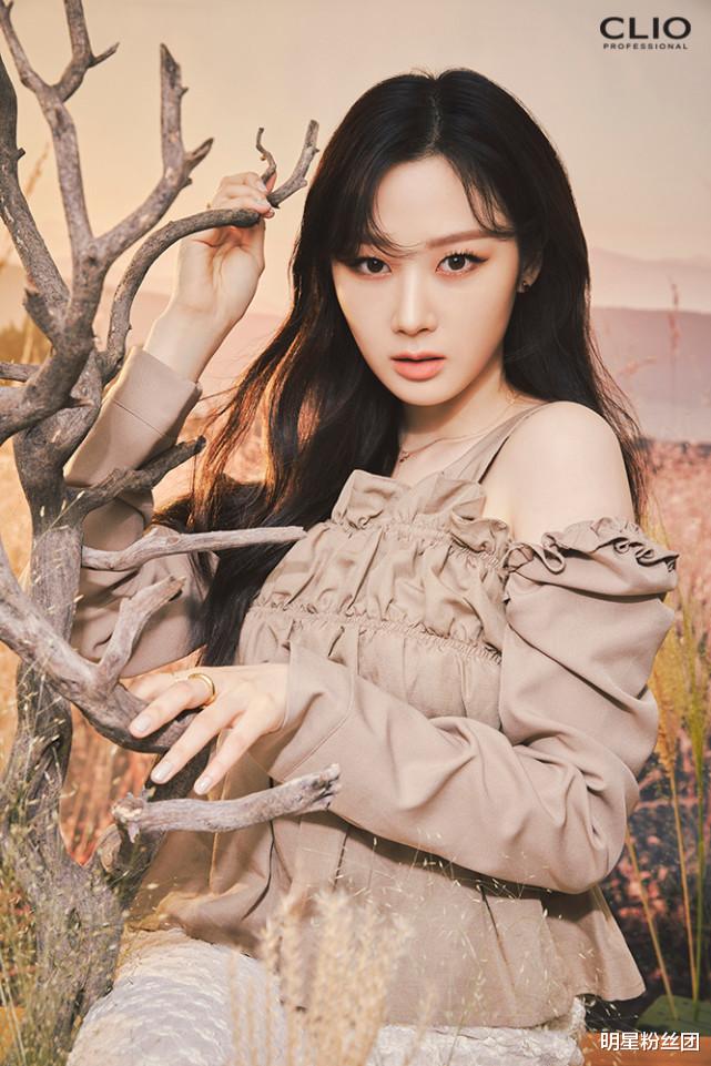 父母爱情|aespa怼脸大片曝光，金玟庭造型老气被吐槽，你最能get谁的颜值？