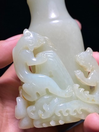 乾隆|清乾隆 和田玉籽料 白玉 三螭纹 螭龙 赏瓶