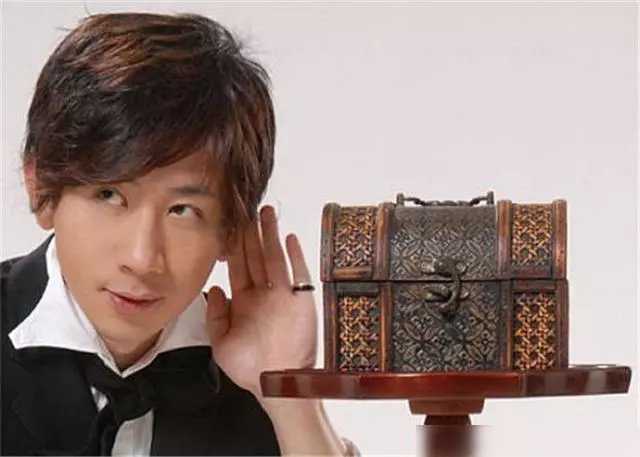 刘谦|7年前，王力宏冲到春晚后台，怒甩刘谦耳光，当年到底怎么回事