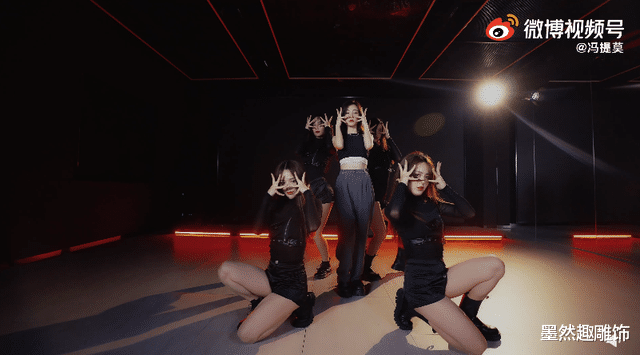 冯提莫|冯提莫太励志了，敢于为粉丝发练习室版本舞蹈，网友评论太泪目了