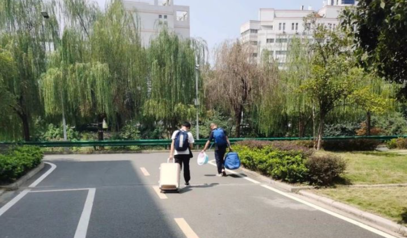 原稿|大学生偷拍女生裙底遭劝退：有些孩子的命运，10岁已经注定了