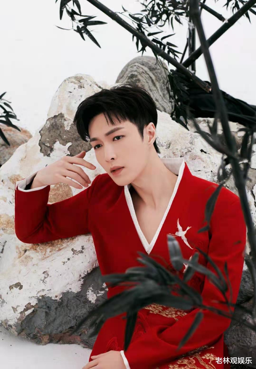 张艺兴|张艺兴发长文感慨春晚单人舞，努力的人结果永远不会陪演，是光！