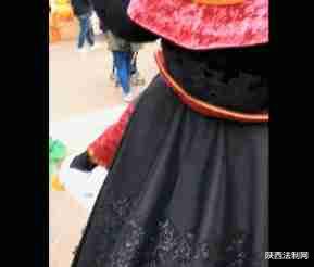 上海迪士尼 上海迪士尼人偶又被打了！网友：这回真的被打哭了