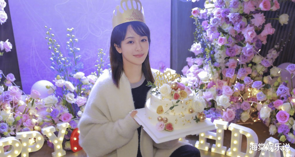 李连杰|杨紫11月6日晒照！头戴生日皇冠，置身花海好浪漫，29岁太显嫩了