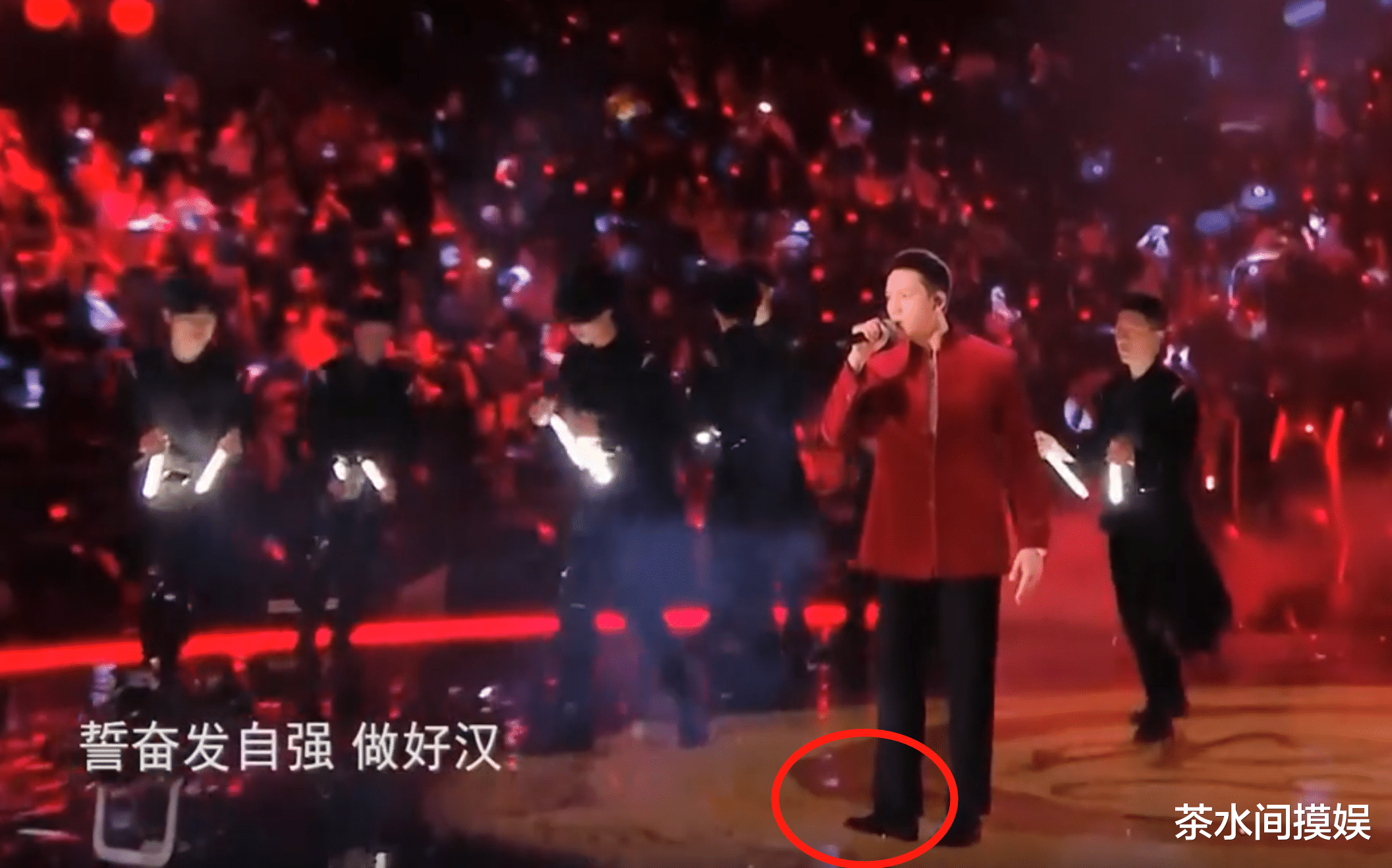 陈伟霆|跨年明星百态:Baby瘦出脊骨,陈伟霆撞脸甄子丹,张杰唱歌遭翻车