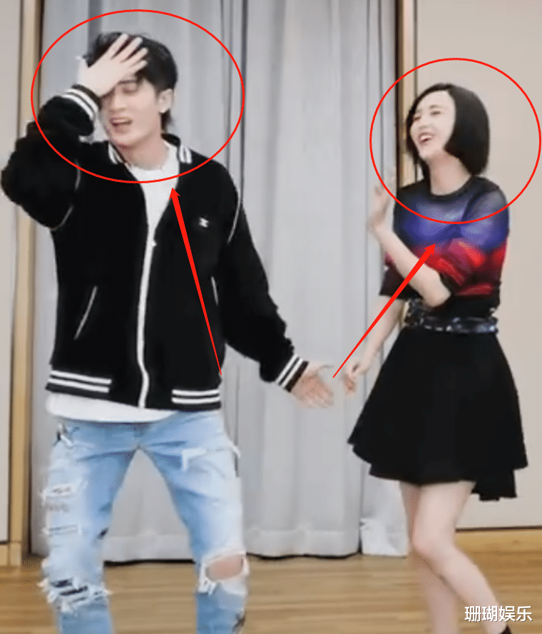 佟丽娅|佟丽娅与小7岁男星搭档跳舞，细看二人手部动作，是否避嫌很显然