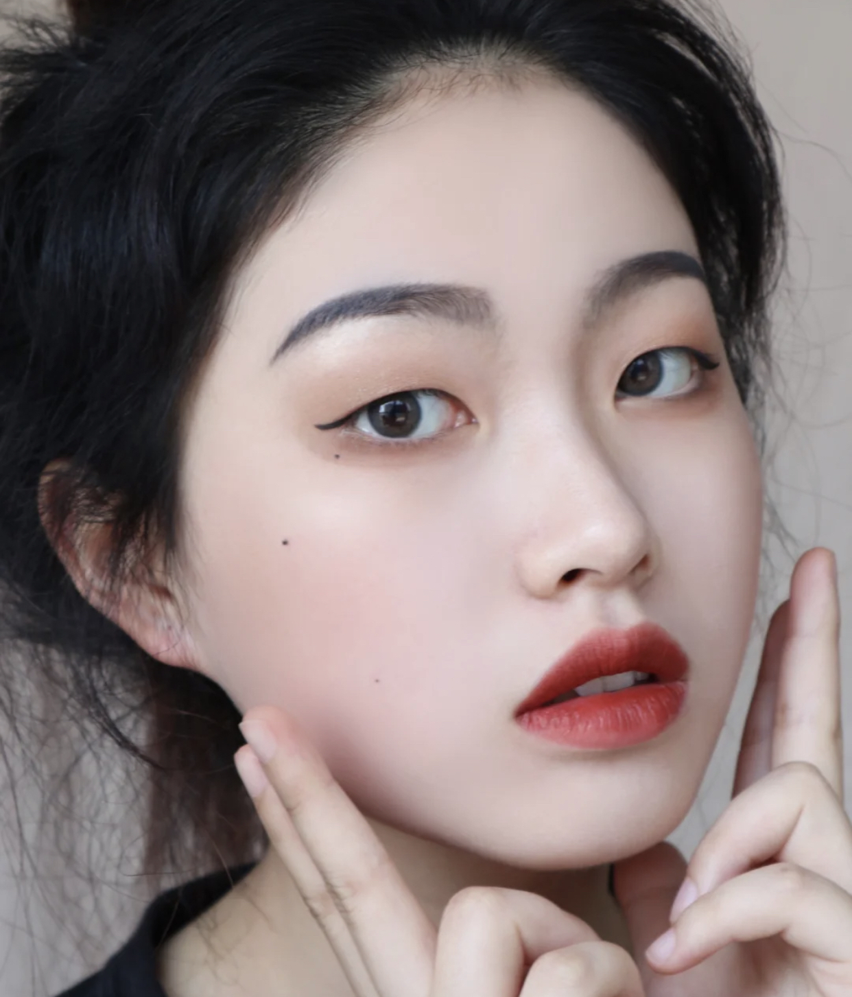 郑爽|单眼皮如何画眼妆？记住这几个小技巧，手残党也可以变美！