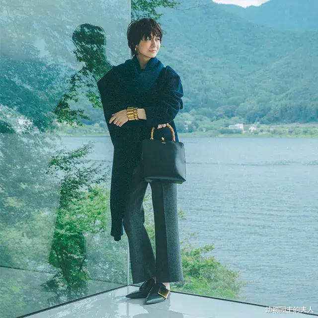 动物园主的夫人 日本博主街拍汇总 冬季大衣里面怎么穿