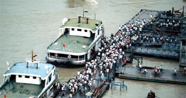 DEEP深度世界|1985年哈尔滨沉船事件：驾驶员替班参与群殴，171人葬身松花江