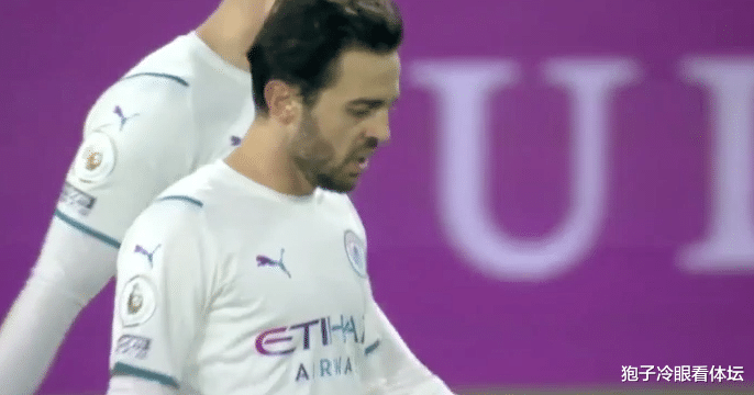 英超|2-3！1-0！3-1！英超卡位战太刺激 利物浦曼城轮流登顶 曼联落后14分