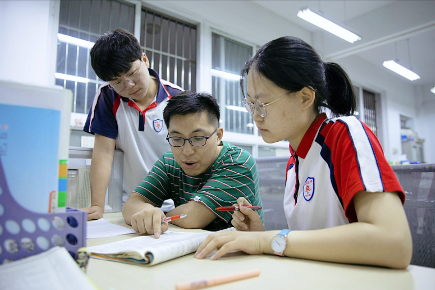 应届生|高中不允许复读已成定局？高考失利考生该何去何从，官方给出回应