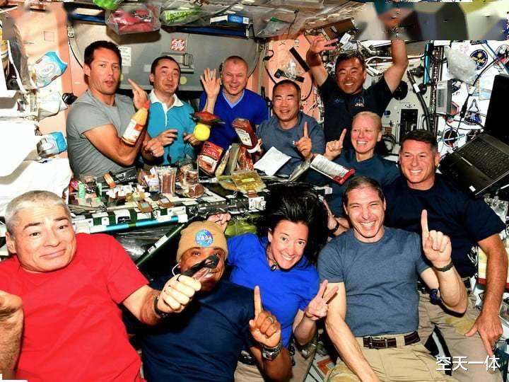 国际空间站的辣椒丰收了,航天员在太空中真的只尝得出辣味吗?