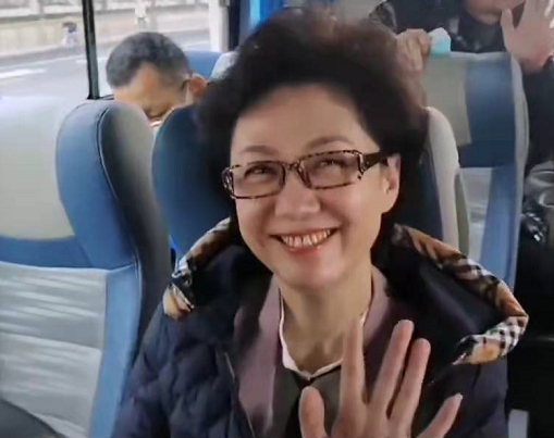 秦岚|文代会众星合影，陈宝国地位高，濮存昕跷二郎腿，周涛鞠萍同框