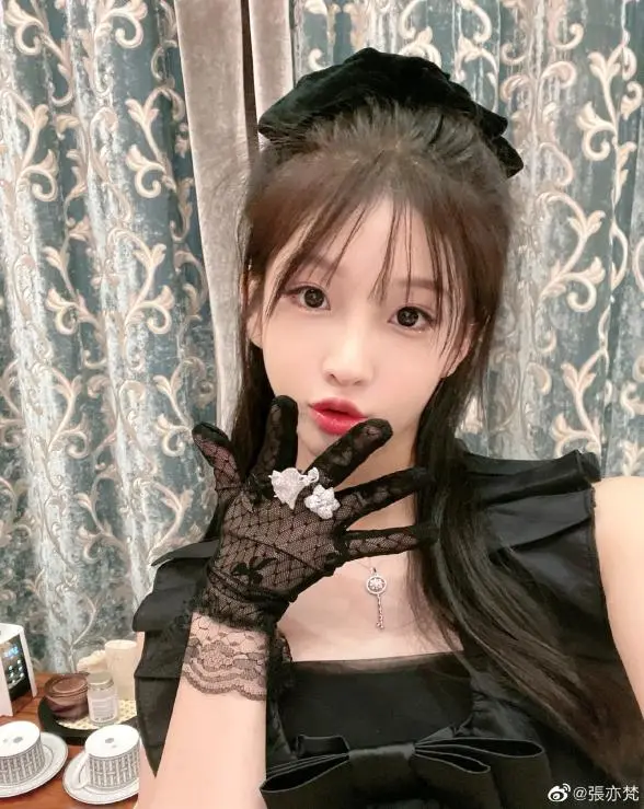 富二代|00后网红「改头换面」后，和17岁富二代「为爱生子」、疯狂炫富？