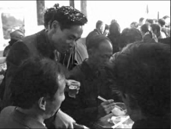 农村见闻 记录农村最后传统的闹新婚。