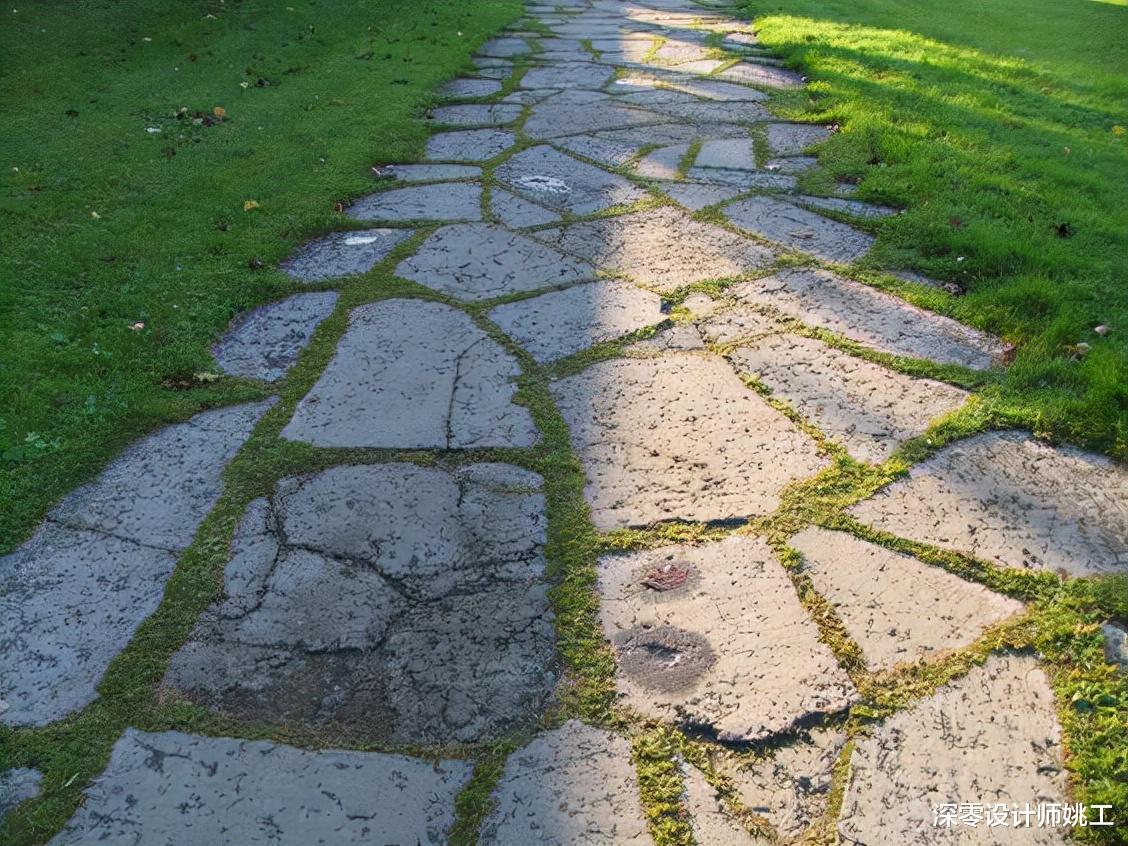 取之自然,造之自然,中式院子里用石头布景,压根不觉得过分突兀