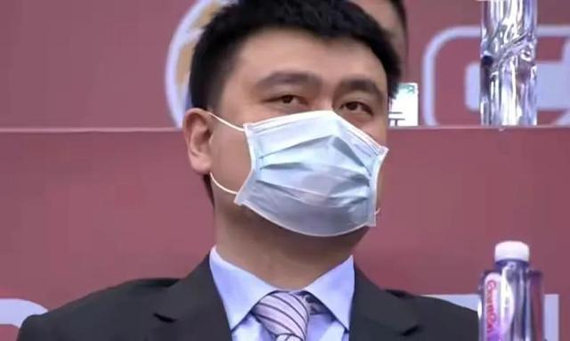 广东男篮|广东夺冠，姚明颁奖为什么全程黑脸？背后的原因让人无奈