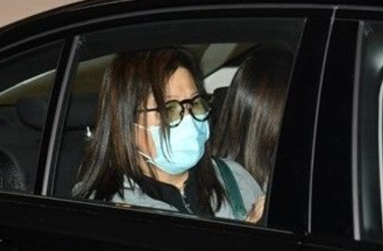 吴孟达|吴孟达妻子携儿女现身，儿子和孟达很相似，第三任太太的颜值和身材变化大