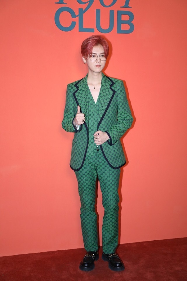 天天有喜|鹿晗邓超私下聚会,和友人约打球,鹿晗素颜出镜头发乱糟糟也很嫩