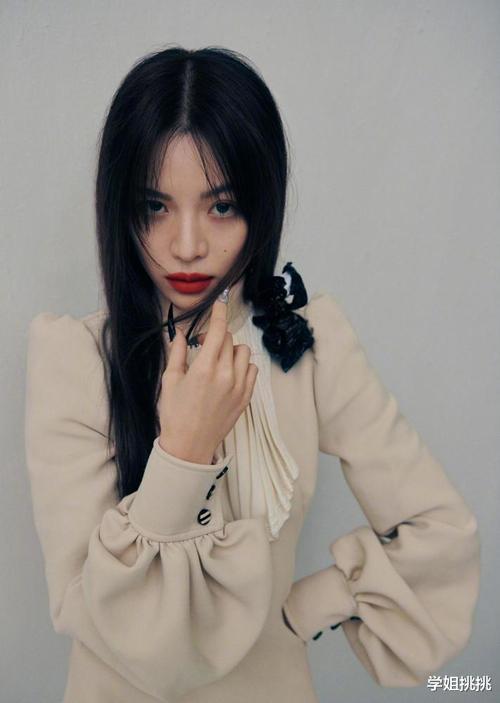 卷发|普通女生脸上有3个特点，很适合微卷发，都不用去做发型了