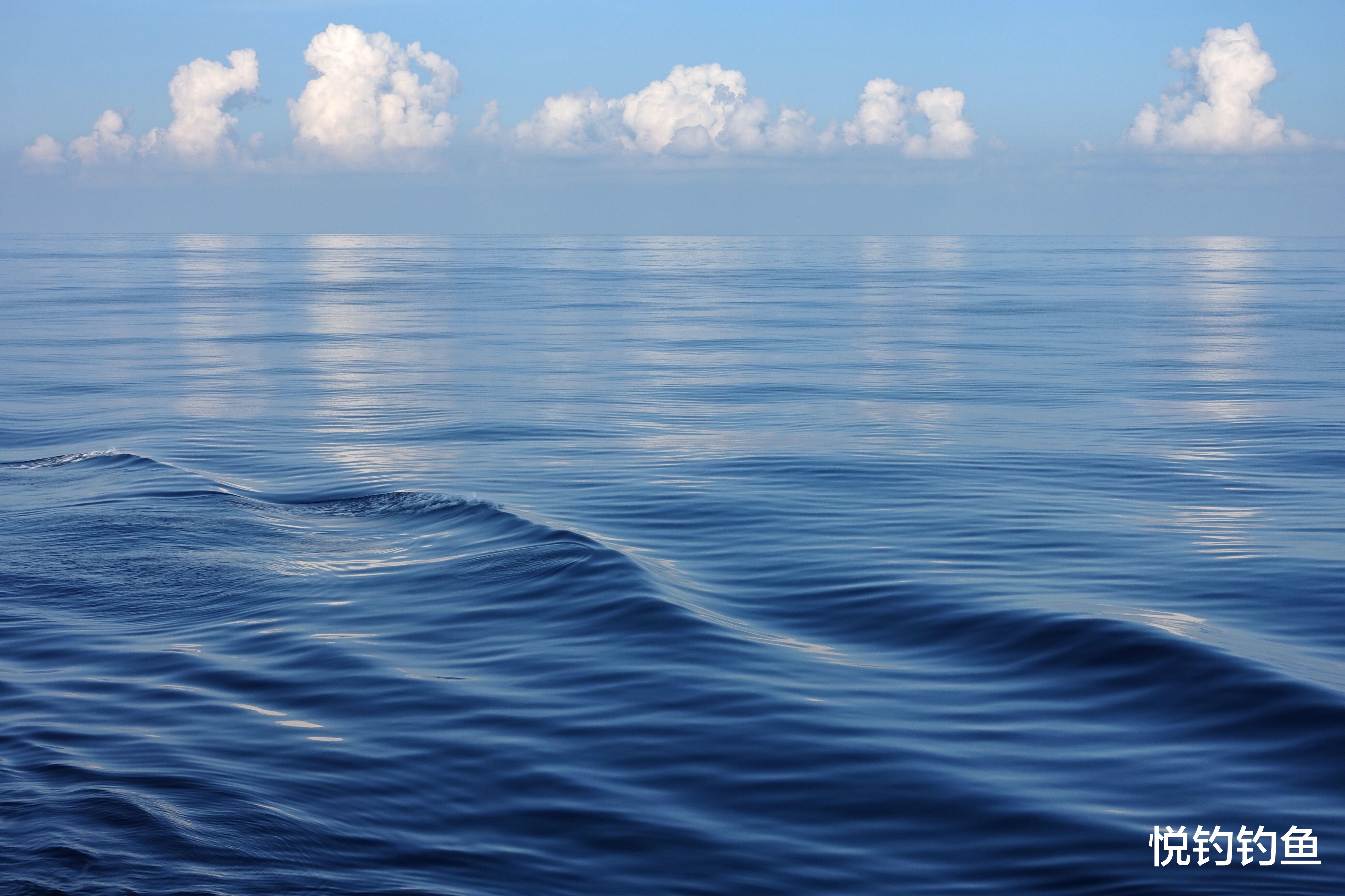 |海员在异国他乡，凭栏垂钓，有鱼没鱼都是一种寄托~