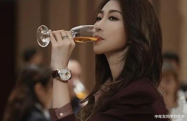 中年女同学自留地|《扫黑风暴》郑毅红，虽然坏透了但还是有一丝悲情，后半生在铁窗生涯中度过