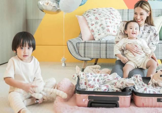 郑嘉颖|郑嘉颖妻子分享带娃心得，哥哥脸蛋嘟嘟超可爱，小儿子发际线抢镜