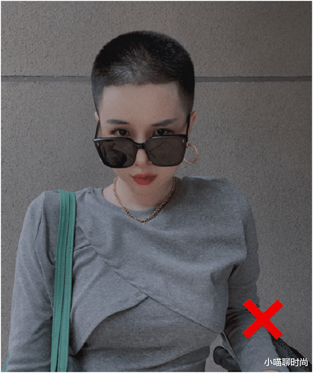 发型 40岁女人头发不要剪太短，这3款发型好看又显气质，太合适过秋了