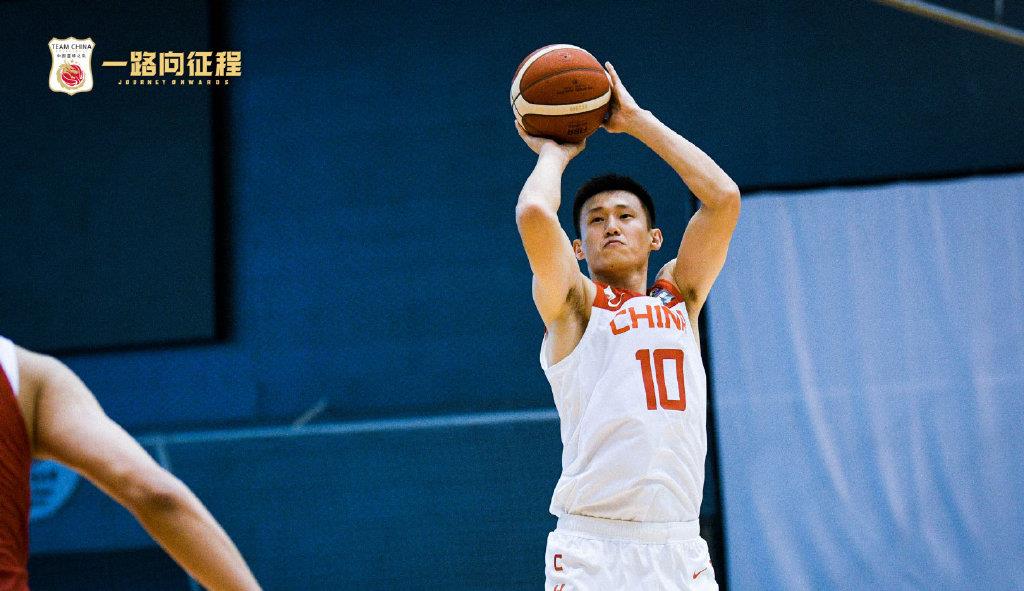 男篮|男篮集训比赛视频曝光！12人名单基本确定，徐杰被弃天才锋线入选