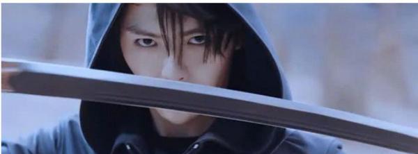 张起灵|《盗墓笔记》吴三省第一次见到张起灵为什么要送他黑金古刀?